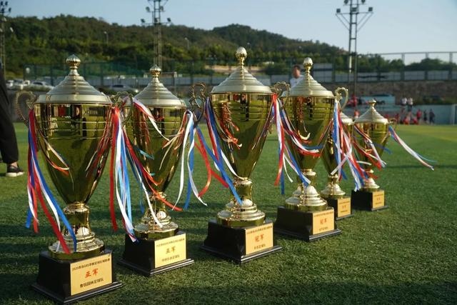 韩德君准绝杀辽宁1分险胜广州 广厦大胜四川